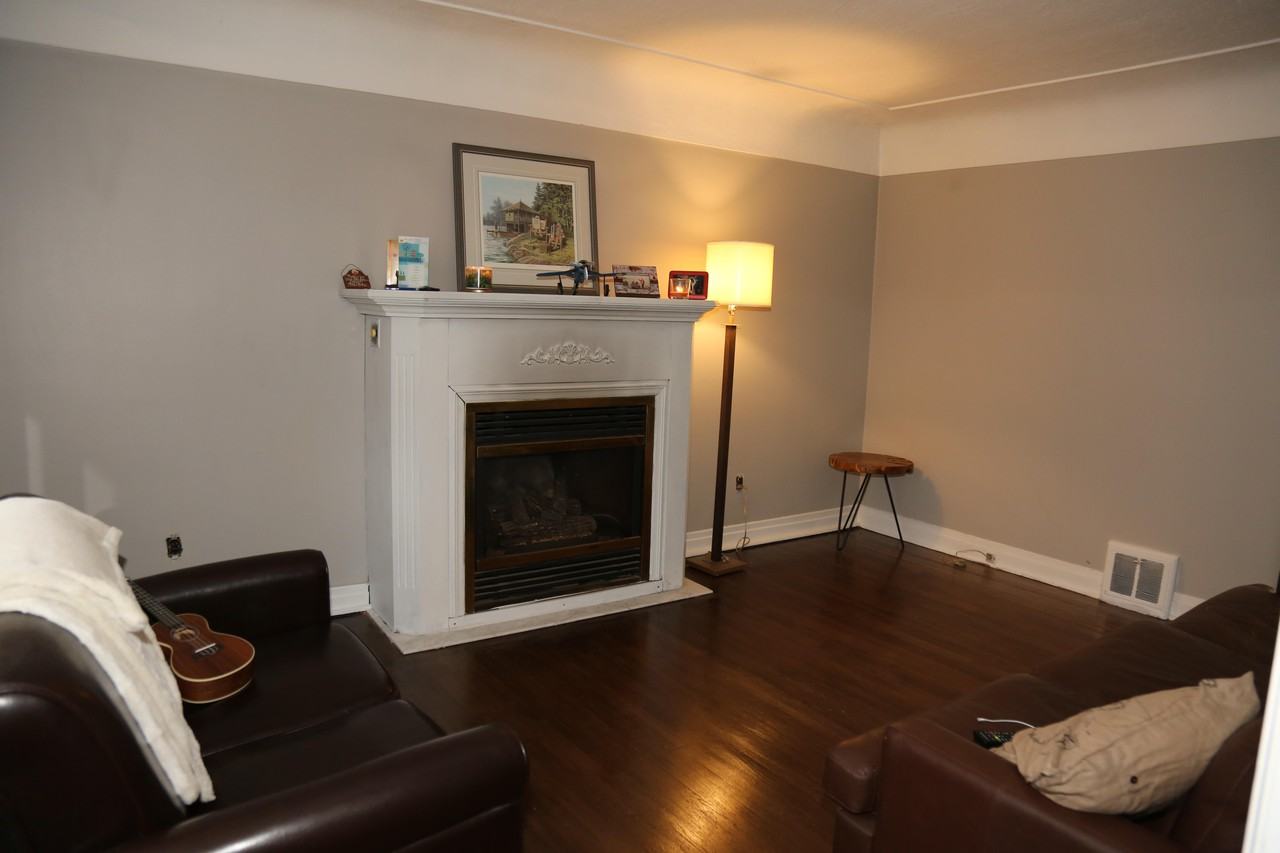 162 Weir Street North - Photo 3 of 8