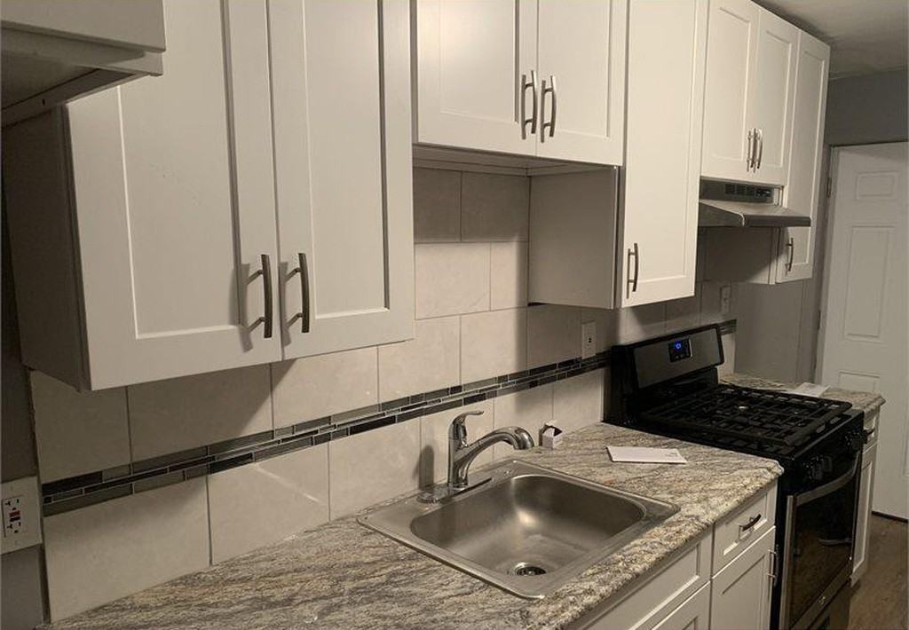 1011 Kenwood Ave - Photo 3 of 7