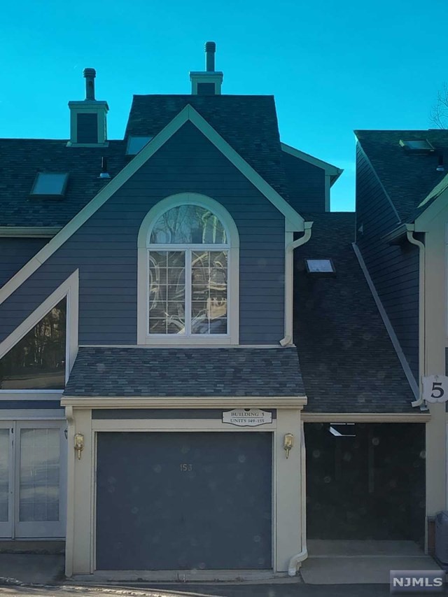 155 Surrey Ct - Photo 2 of 17