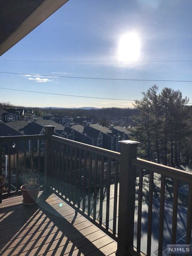 155 Surrey Ct - Photo 3 of 17