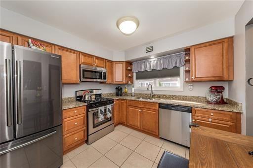 8 Heritage Ln - Photo 3 of 21