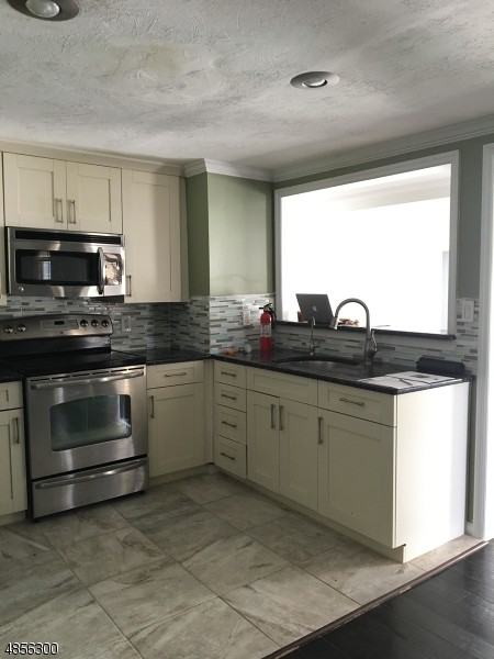 16 Lorettacong Dr - Photo 2 of 16