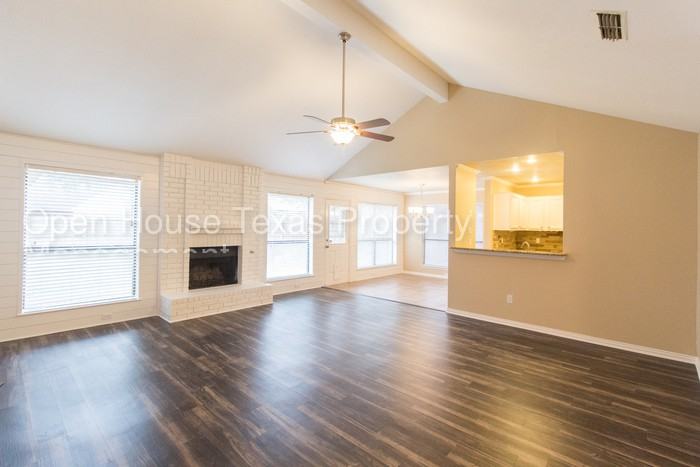 1313 Blum Ct - Photo 2 of 9
