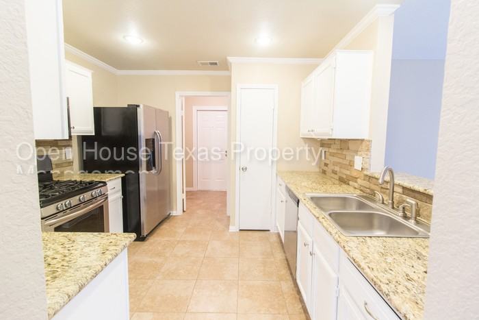 1313 Blum Ct - Photo 3 of 9