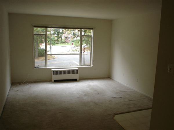 Parkside Condominium Apartments 10315 Montrose Ave, North Bethesda