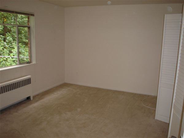 Parkside Condominium Apartments 10315 Montrose Ave, North Bethesda