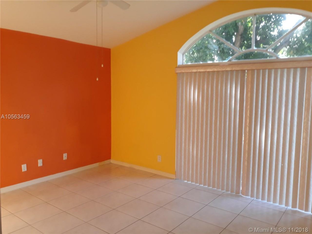 16410 Southwest 4th Street - Photo 3 of 10