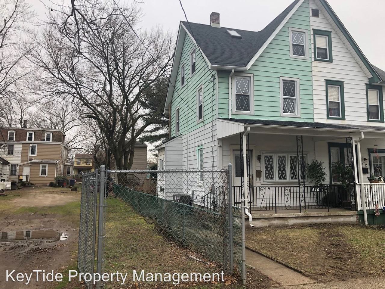 610 W 5th St - Photo 2 of 11