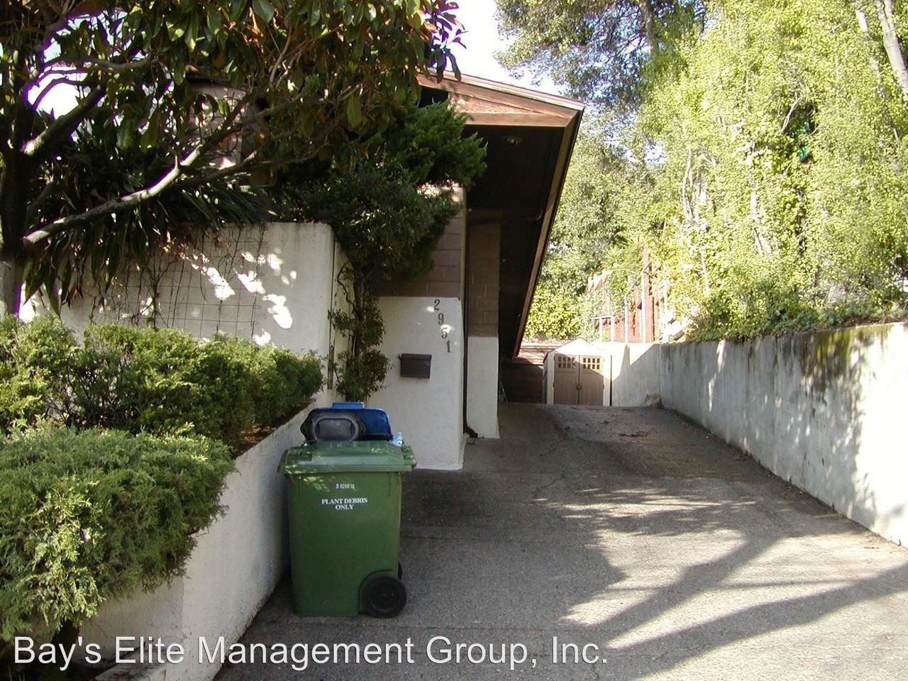 2951 Russell St - Photo 2 of 30