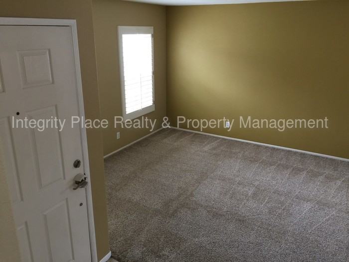 23304 Gardenia Dr - Photo 3 of 32