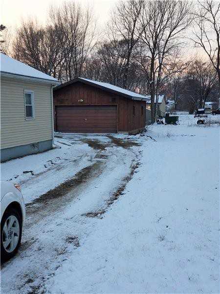 415 Beech St - Photo 2 of 16