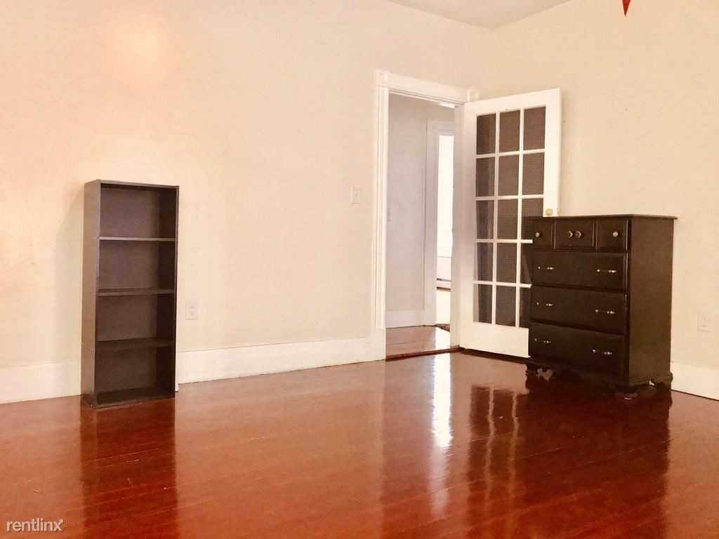 19 Banks St - Photo 2 of 6