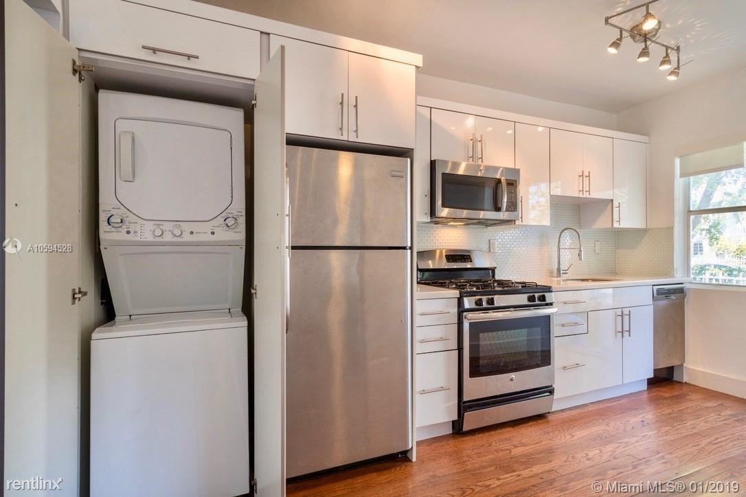 635 Michigan Ave #8 - Photo 2 of 15