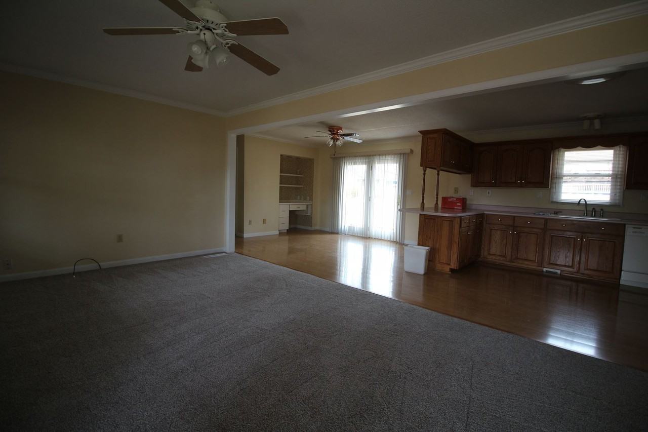 319 Meadow Dr - Photo 3 of 15