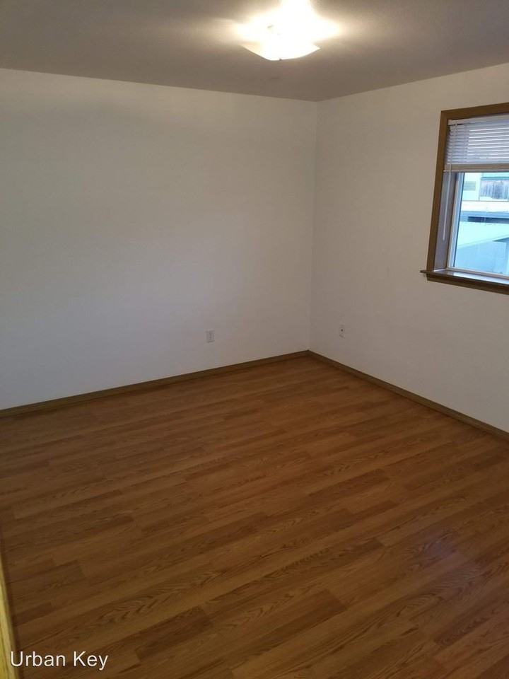 15711-15713 63rd St Ct E - Photo 2 of 13