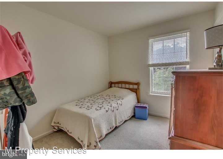 407 Hosta Ct - Photo 2 of 7