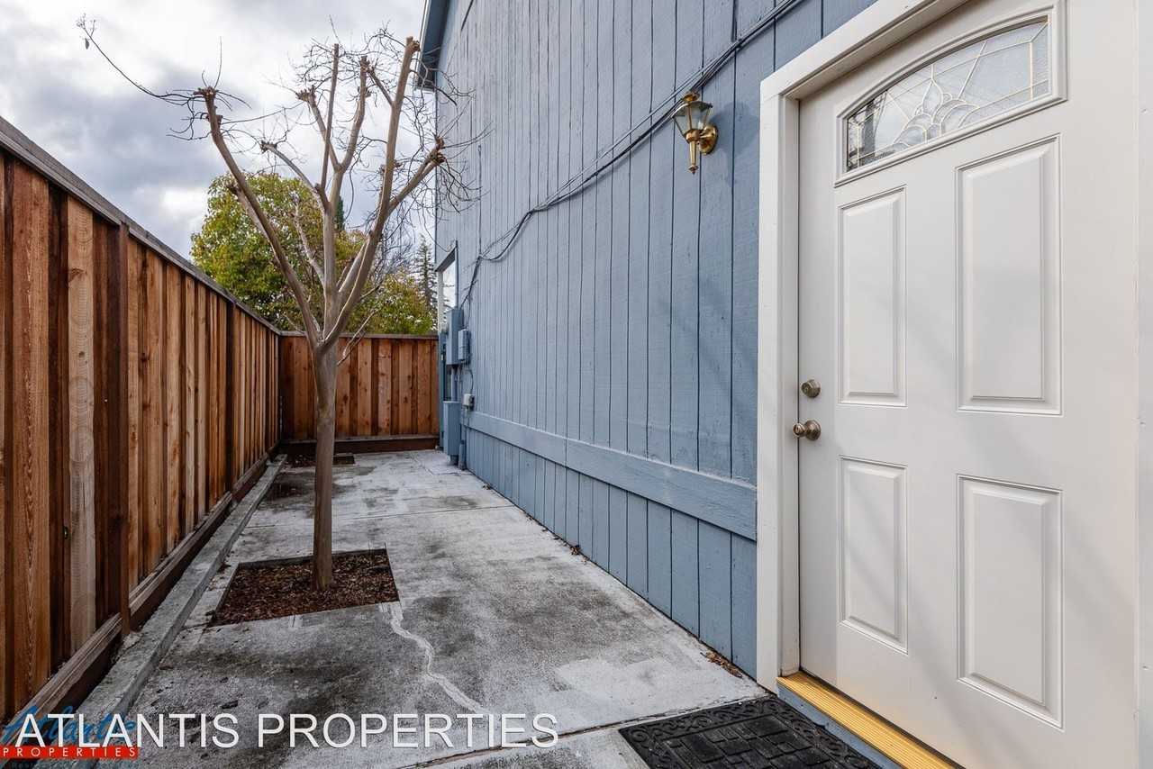 1105 Valota Road - Photo 2 of 8