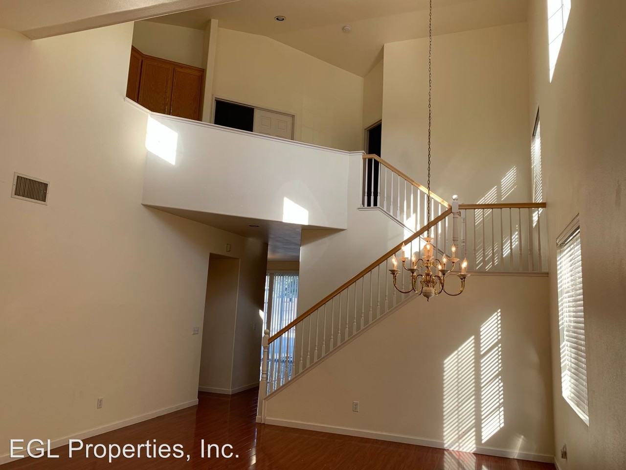 18721 Saticoy St - Photo 3 of 16