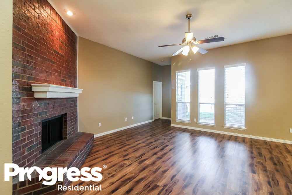 1552 Warwick Dr - Photo 2 of 15