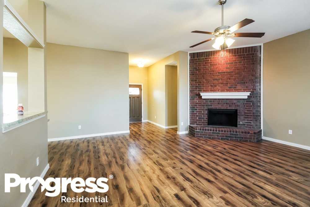 1552 Warwick Dr - Photo 3 of 15