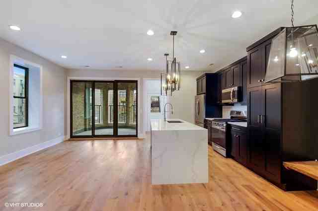 631 West Wellington Avenue #2-0