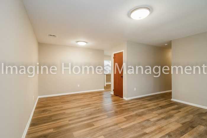 160 Balsam Ct - Photo 3 of 14