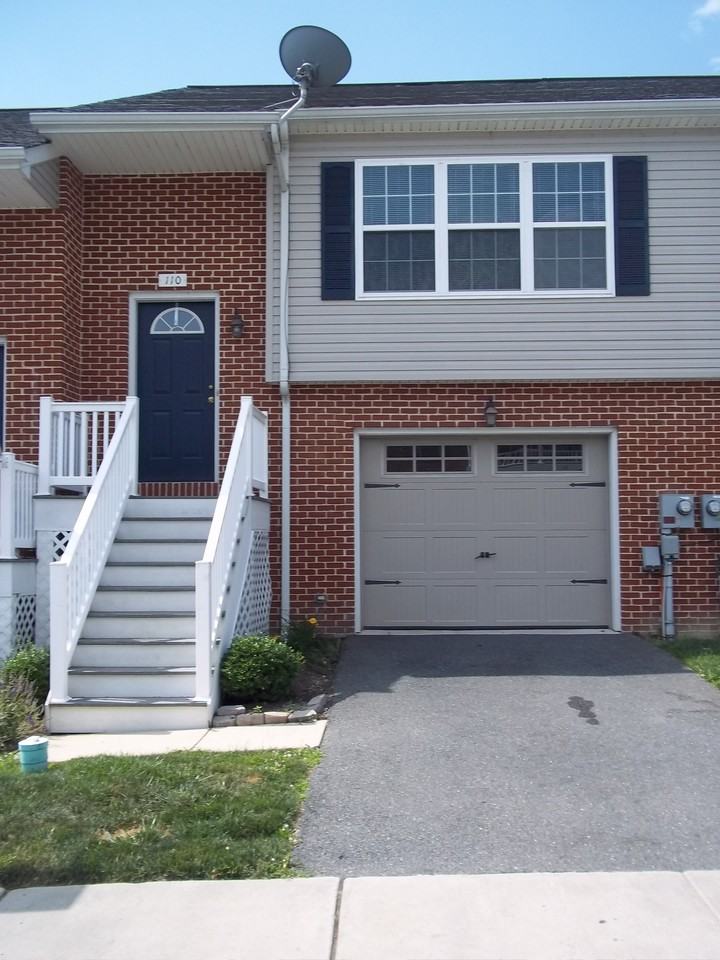 100-114 Farmhouse Lane - Photo 2 of 12