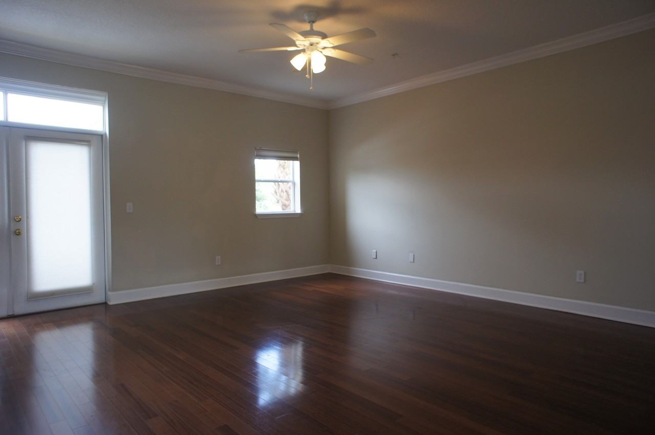 417 S Oregon Ave - Photo 3 of 19