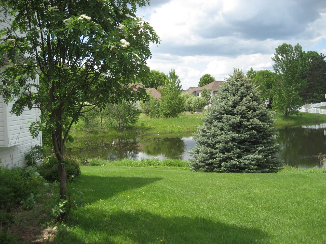 15864 Vale St NW - Photo 3 of 16