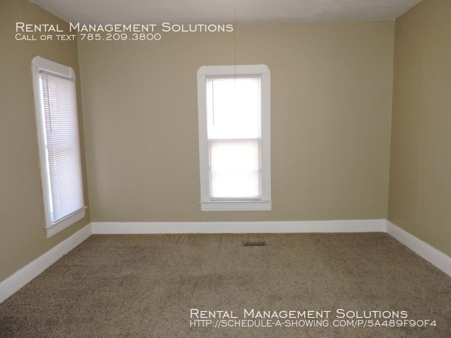 1926 SW Lane St - Photo 3 of 3