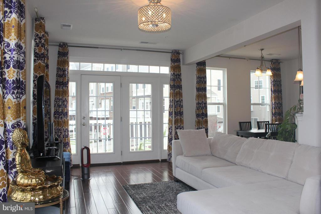 42167 Canary Grass Square - Photo 2 of 15