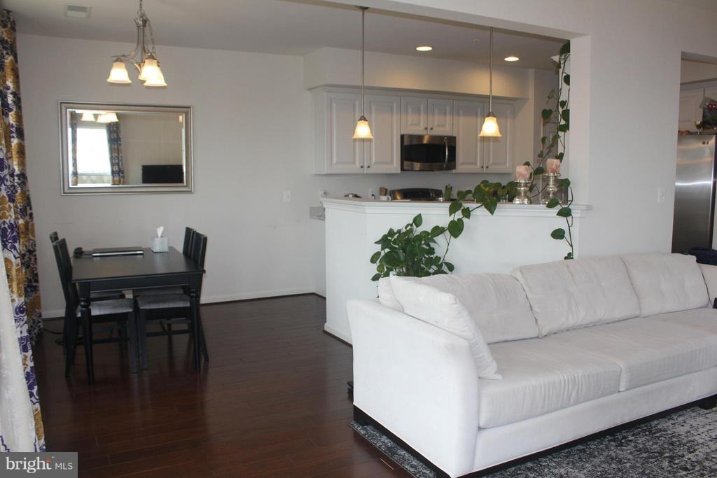 42167 Canary Grass Square - Photo 3 of 15