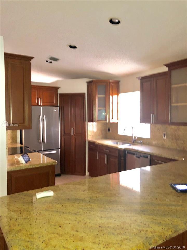 287 Southwest 206th Avenue - Photo 2 of 6