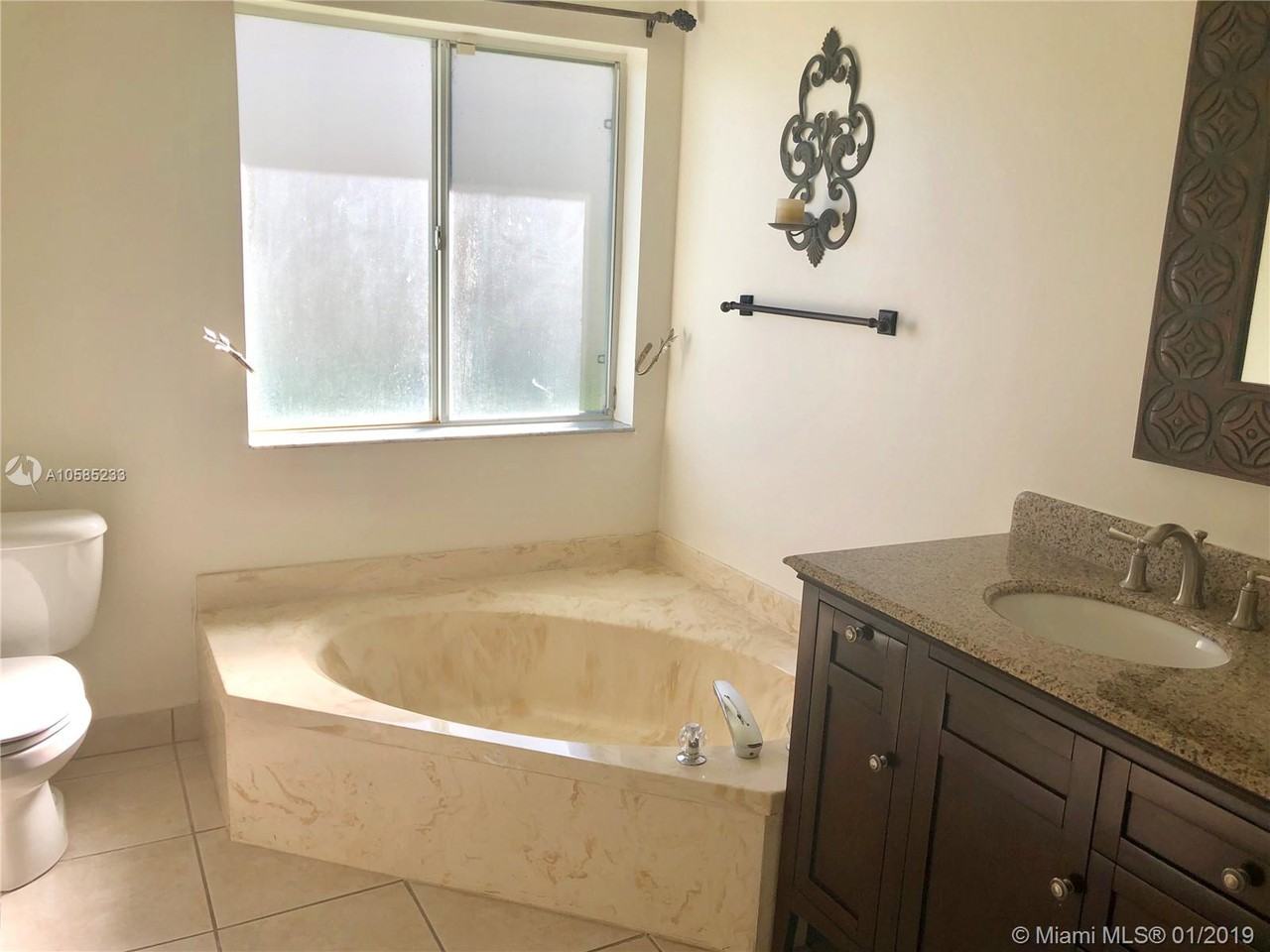 287 Southwest 206th Avenue - Photo 3 of 6