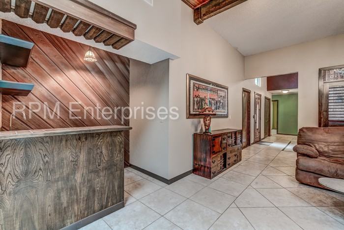 14045 Apache Dr - Photo 3 of 19