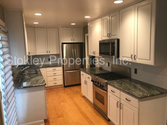 1515 Homestead Ave - Photo 3 of 18