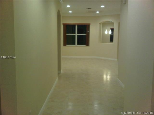 4274 E Seneca Av - Photo 3 of 7