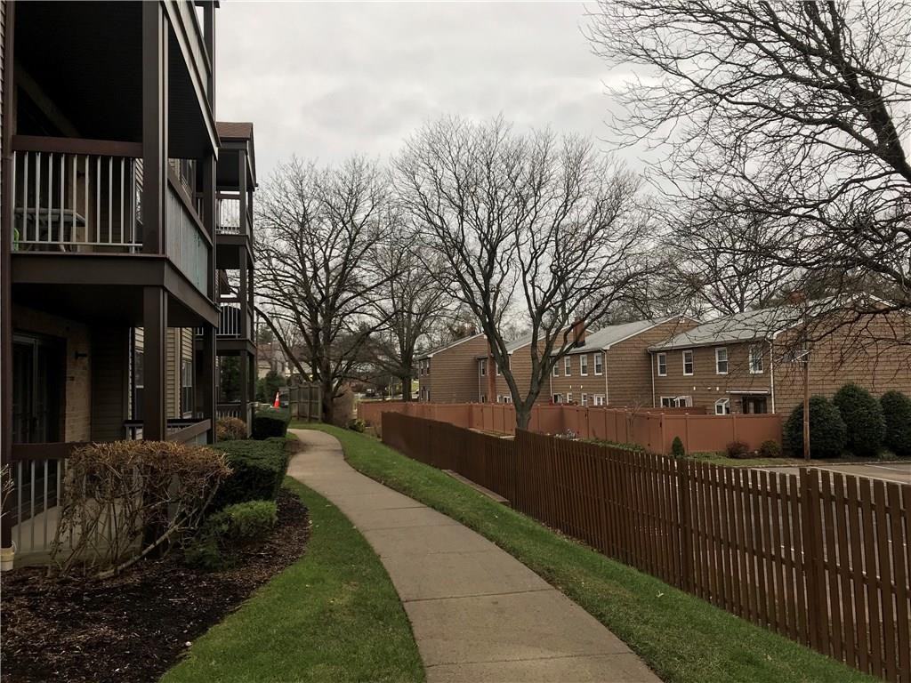 404 Newport Ct - Photo 3 of 20