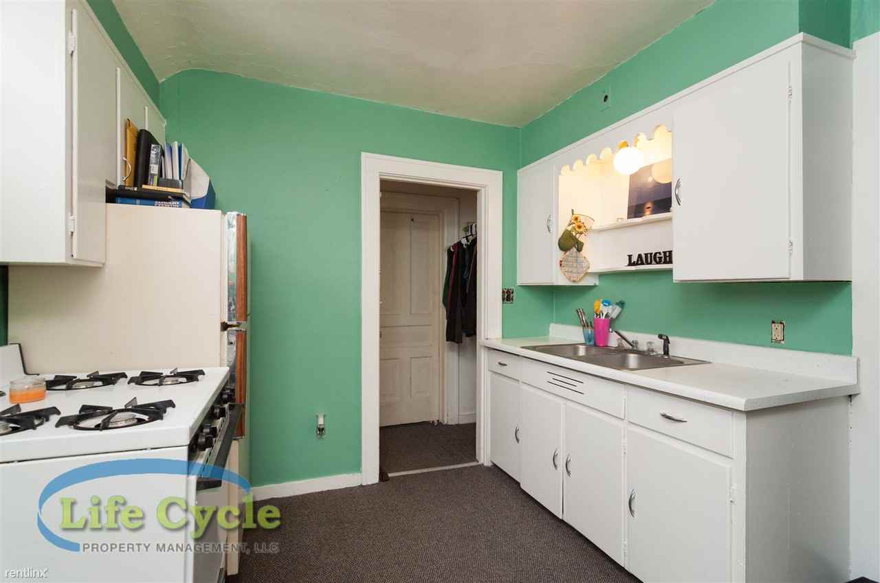 1105 Fremont Ave NW - Photo 2 of 12