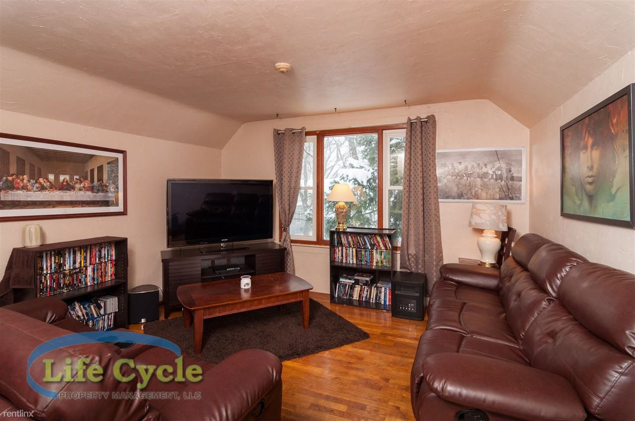 1105 Fremont Ave NW - Photo 3 of 12