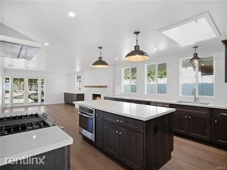 1915 Glenwood Ln - Photo 2 of 16