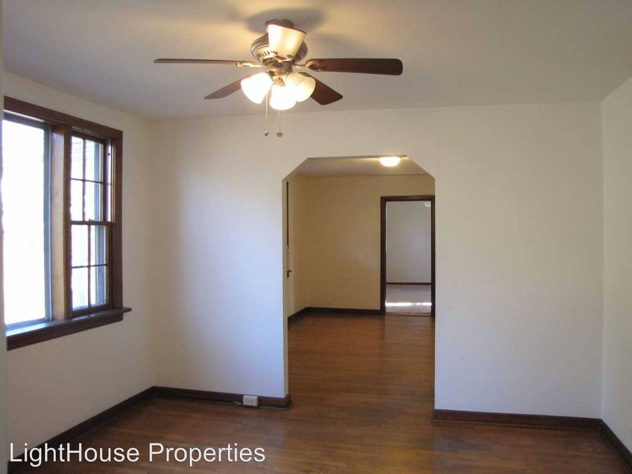 1927 Roxbury St - Photo 3 of 10