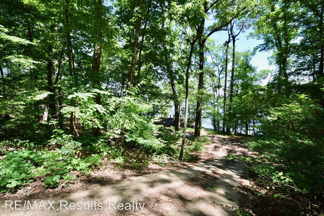 297 Green Bay Rd - Photo 3 of 13