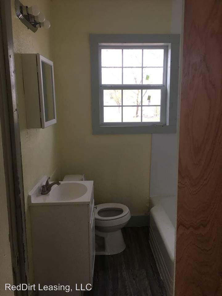 2233 SW 20th St - Photo 2 of 8