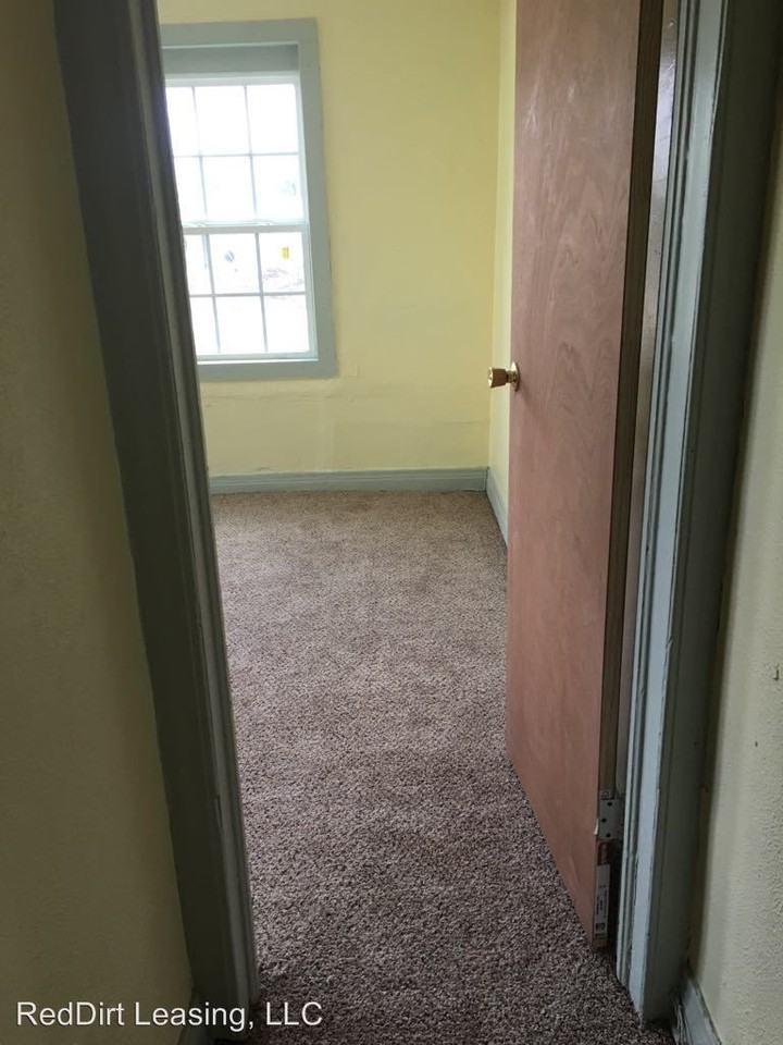 2233 SW 20th St - Photo 3 of 8