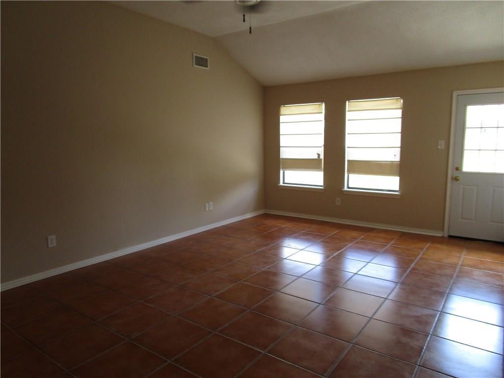 2204 Spring Park Dr - Photo 2 of 6