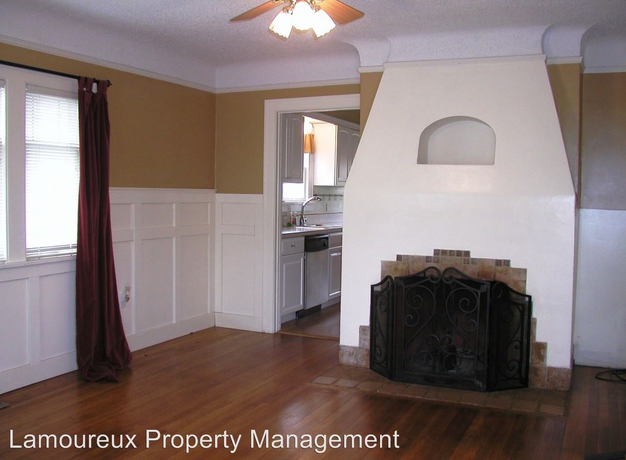 1317 Oakes Ave - Photo 2 of 9