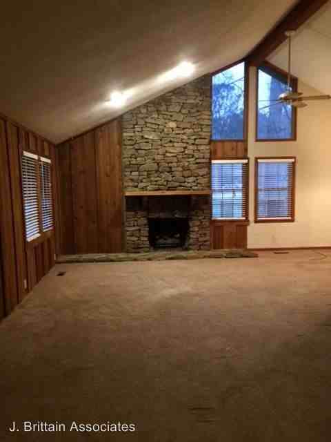 255 Pine Manor Rd - Photo 2 of 11