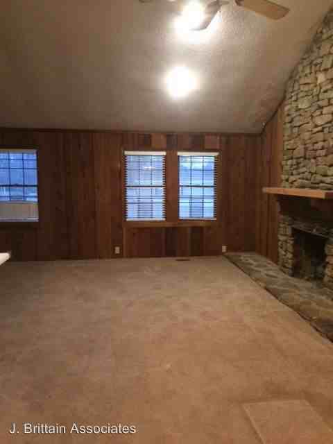 255 Pine Manor Rd - Photo 3 of 11