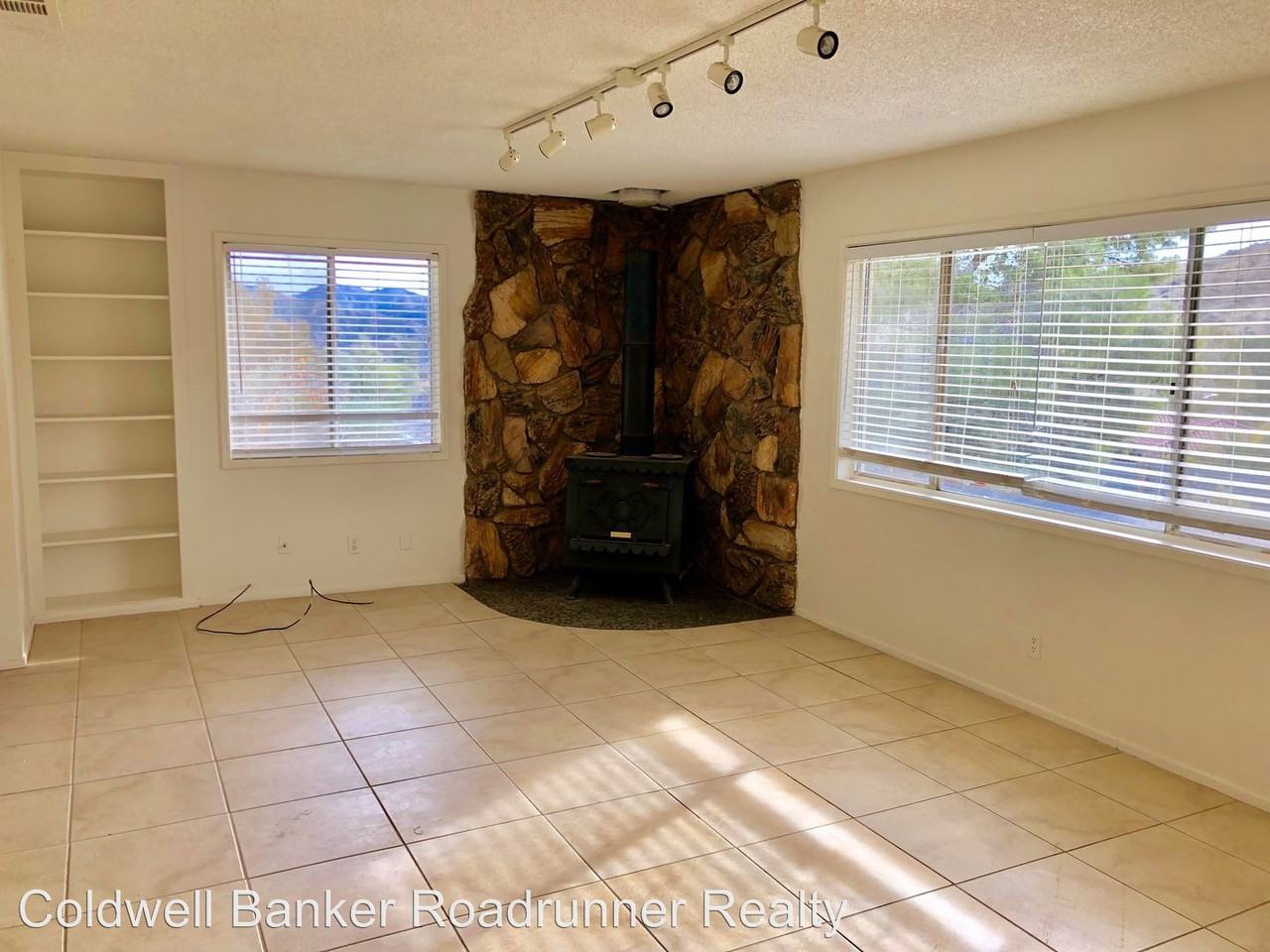 48978 Mockingbird Ln - Photo 3 of 21